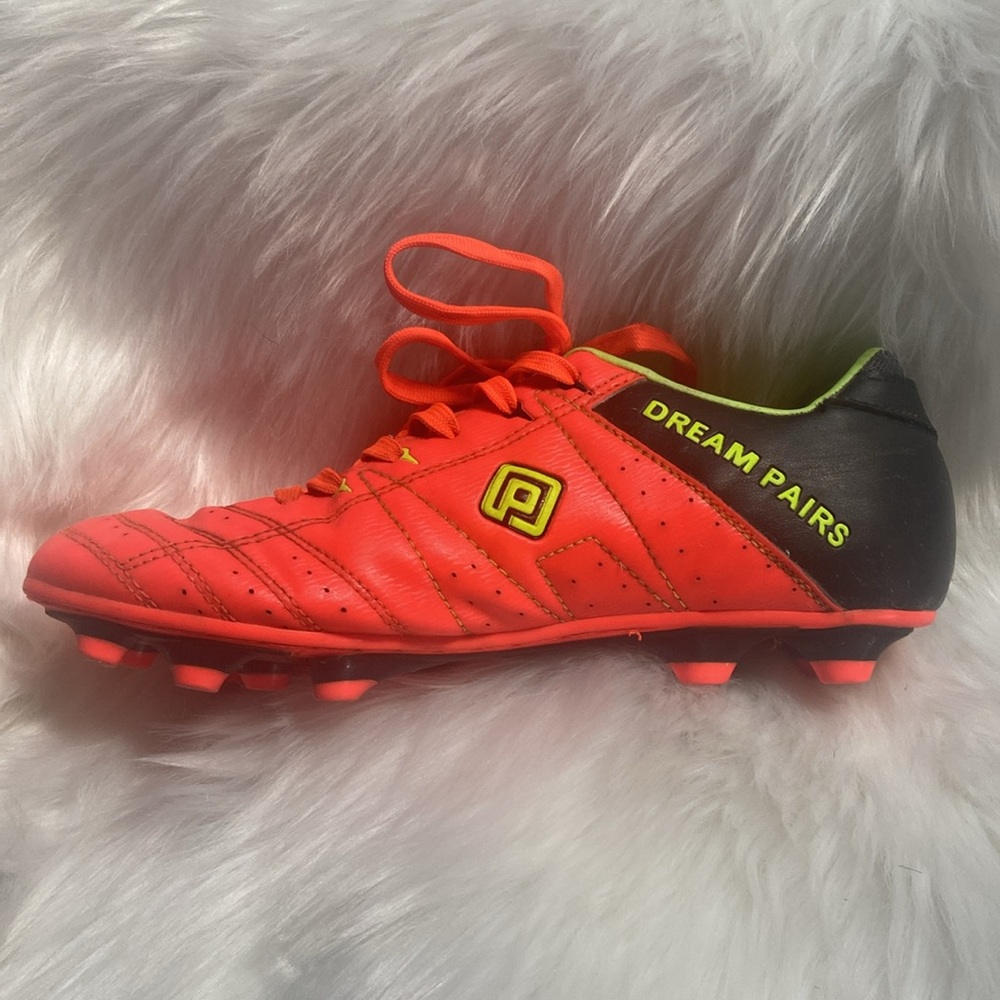 ‎Cleats - Picture 2 of 12